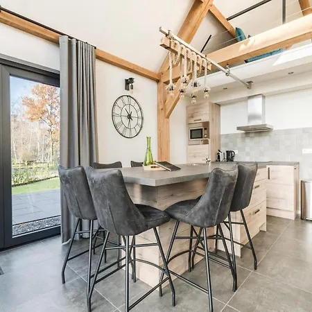 Dom wakacyjny Modern In With Pond View