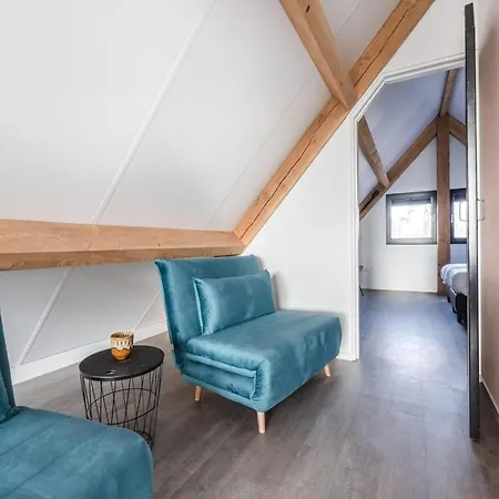 Modern In With Pond View Dom wakacyjny