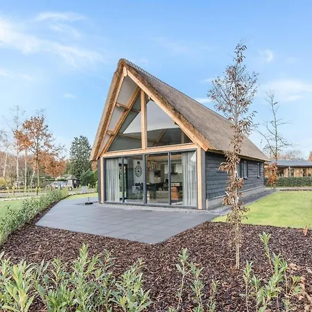 Modern In With Pond View Dom wakacyjny