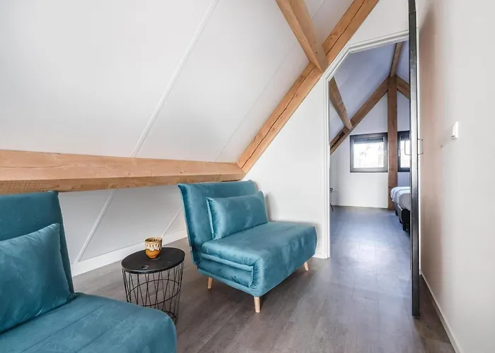 Modern In With Pond View Nyaraló