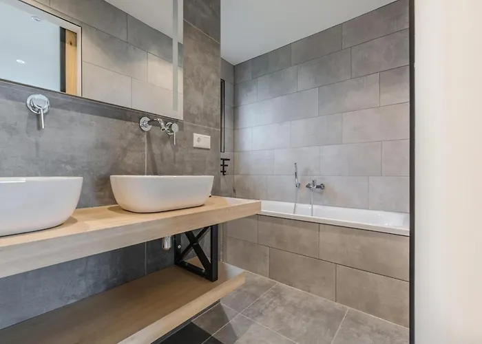 Modern In With Pond View Nr 670 Casa vacanze