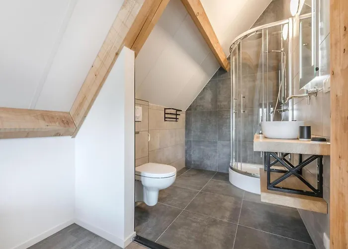 Nyaraló Modern In With Pond View